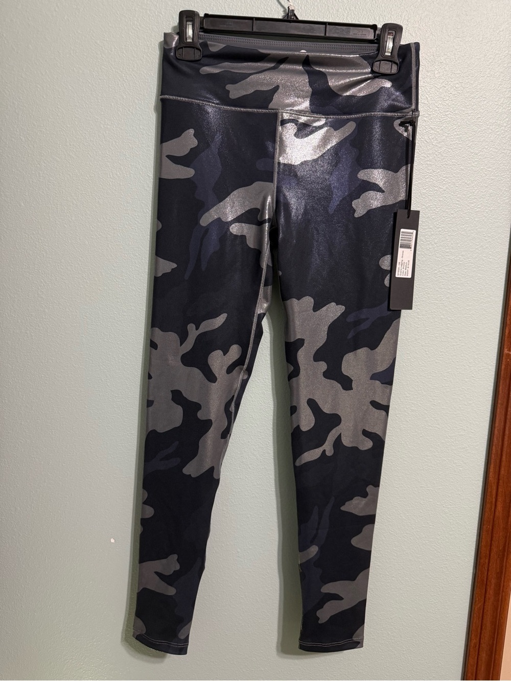 NWT Noli Yoga Guerra Metallic Camo Leggings Liquid Shine Gray Black Navy Medium